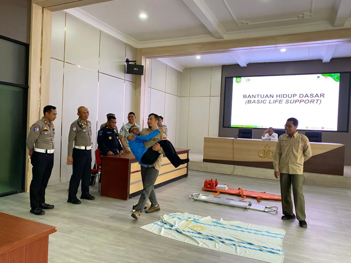 Polres Lamongan Latih Relawan Jaga Keamanan di Perlintasan Kereta Api