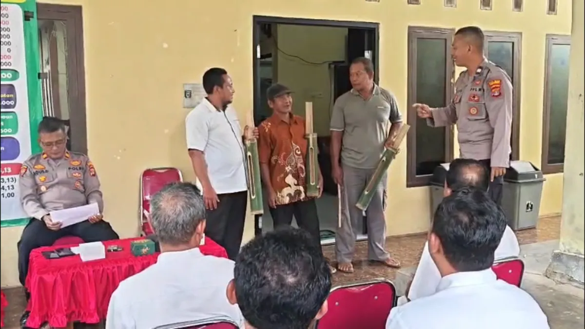 Kentongan Kembali Digunakan sebagai Alarm Darurat di Pagelaran