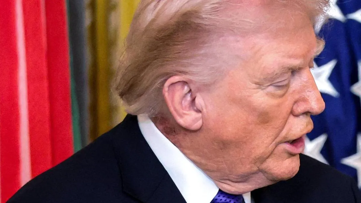 Dokter Konfirmasi Bercak Merah di Leher Trump Adalah Hasil Perawatan Kulit