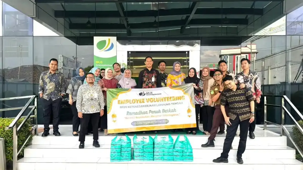 BPJS Ketenagakerjaan Lampung Tengah Bagikan Takjil untuk Masyarakat