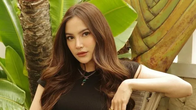 5 Artis Indonesia Memeluk Islam Demi Pernikahan Bahagia