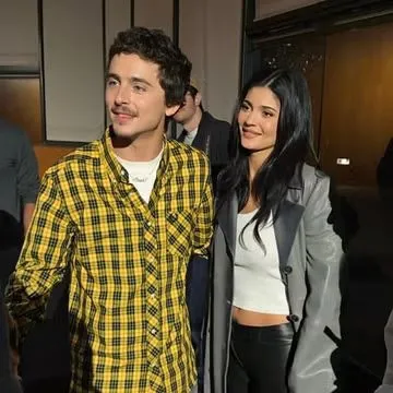 Timothée Chalamet Ditemani Kylie Jenner di Lokasi Syuting Podcast Basket