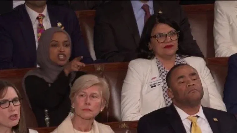 Trump Desak Pembuangan Ilhan Omar dan Rashida Tlaib dari AS
