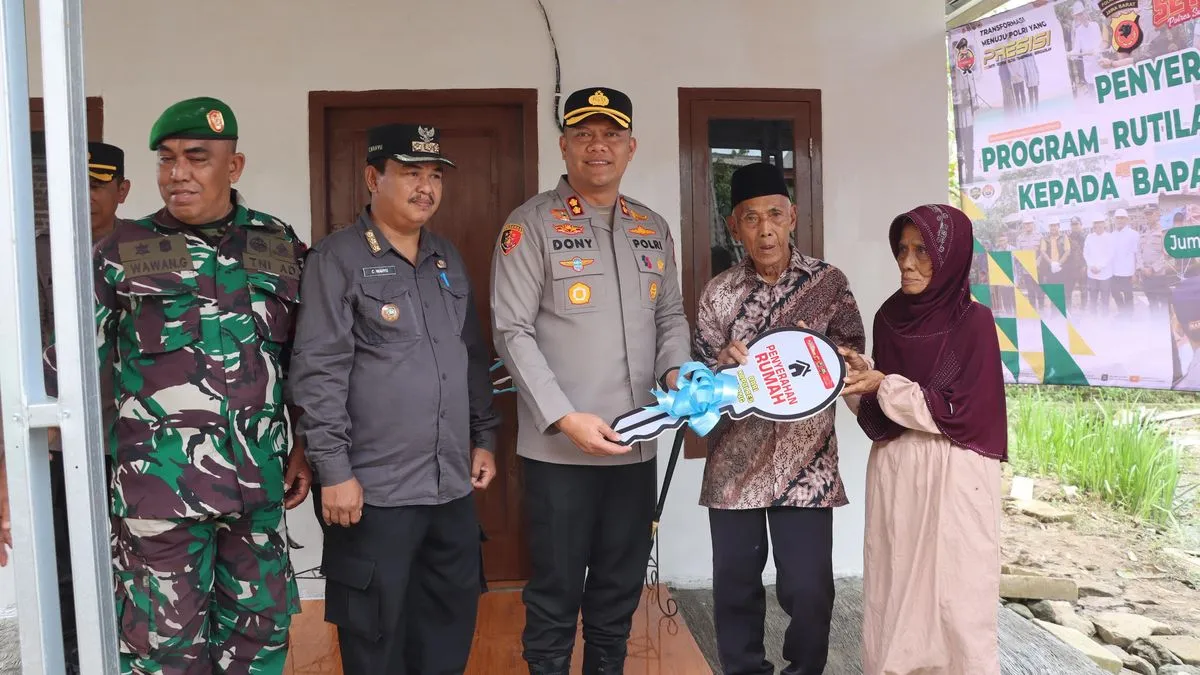 Kapolres Subang Bedah Rumah Warga Kurang Mampu untuk Kesejahteraan