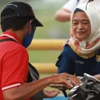Partai NasDem Bagikan 2.300 Takjil untuk Pengendara di Pekanbaru
