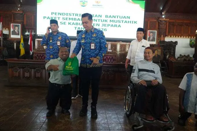 Bantuan Logistik dan Uang Tunai untuk 100 Difabel dan 2491 Warga Jepara Jelang Lebaran