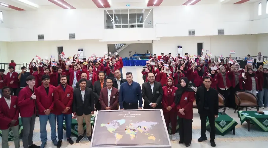 Umsura Serukan Perdamaian Lewat Penancapan Bendera Dunia