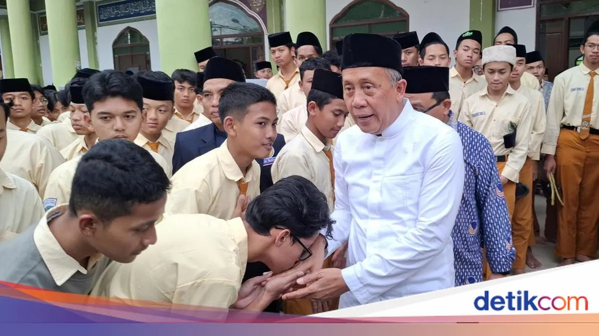 Waketum NasDem Ajak Santri Mojokerto Terus Menuntut Ilmu