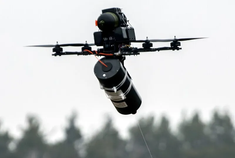 Drone Fiber Optik: Solusi Taktis Melawan Gangguan Sinyal di Medan Perang