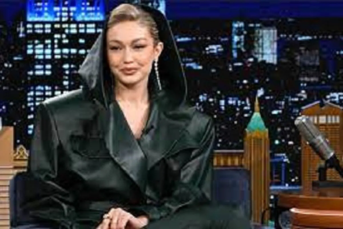 Gigi Hadid Tegaskan Tak Pernah Berhubungan dengan Jeffrey Epstein
