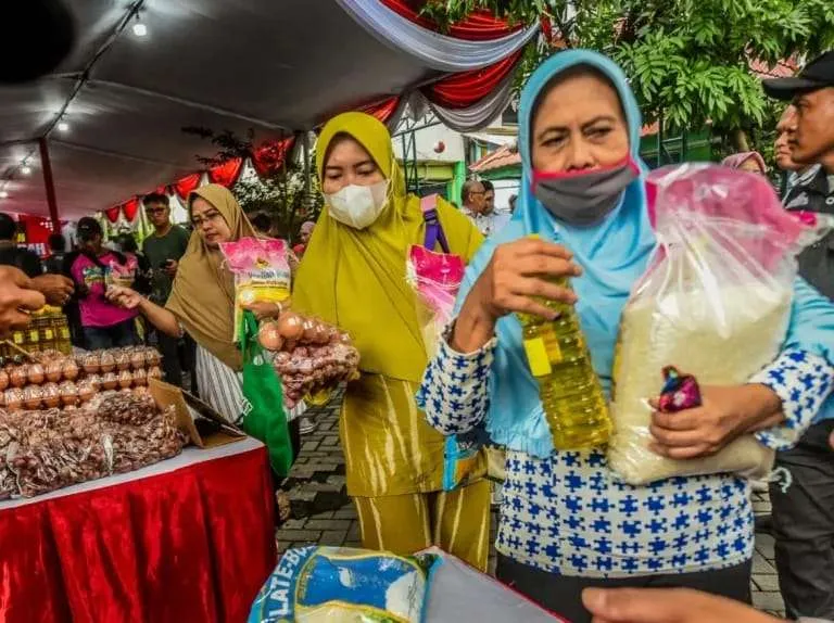 Pemkot Surabaya Adakan Pasar Murah di 31 Kecamatan untuk Stabilkan Harga Menjelang Ramadan
