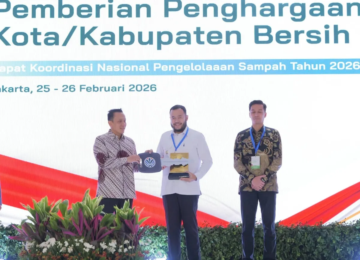 Kota Padang Raih Sertifikat Adipura Sebagai Pengelola Sampah Terbaik