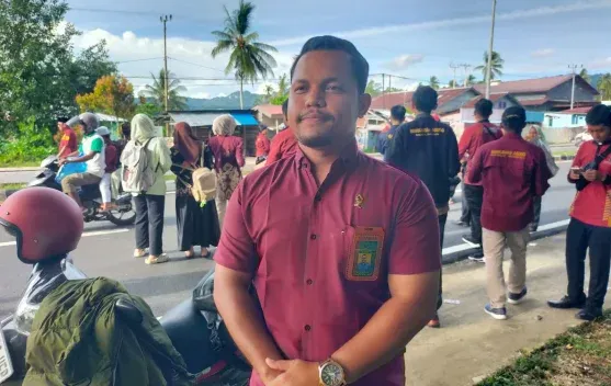 Pengadilan Negeri Kaimana Adakan Pembagian Takjil untuk Masyarakat Ramadan