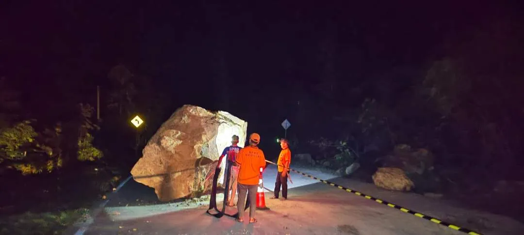 Longsor Tutup Sebagian Jalan Poros Trans Kaltara di Sungai Urang Bulungan