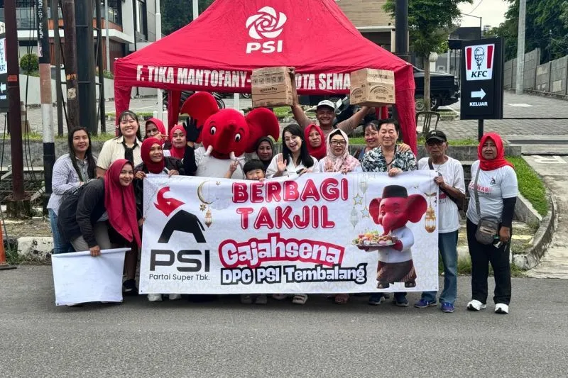 PSI Semarang Gelar Aksi Berbagi Takjil di Bulan Ramadhan
