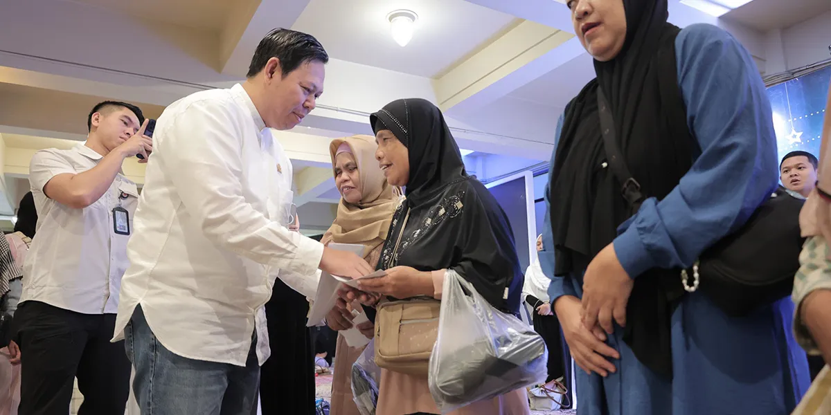 Ketua DPD RI Ajak Pemberdayaan Ekonomi Difabel Lewat Pembagian THR untuk Tuna Netra