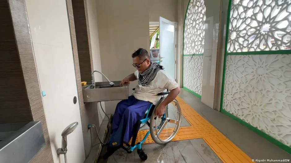 Masjid Inklusif: Tantangan Aksesibilitas bagi Difabel di Indonesia