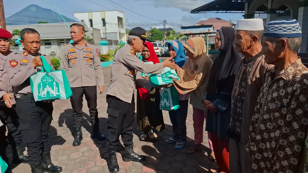Polres Bitung Gelar Bakti Sosial di Masjid Jami An Nur Selama Ramadan