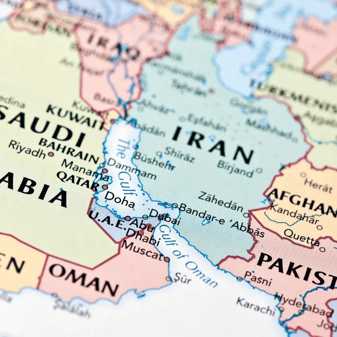 Dampak Konflik Iran-Israel: Gangguan Selat Hormuz dan Implikasinya bagi Indonesia