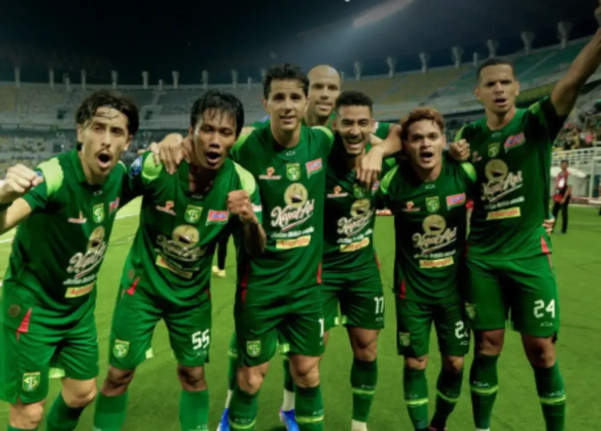 Persib Bandung Tantang Persebaya dalam Pertarungan Puncak Klasemen