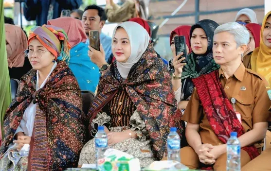 Perempuan Sebagai Pilar Ketahanan Sosial di Lumajang