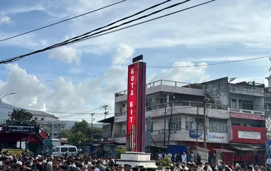 Wali Kota Bitung Hadiri Sholat Idul Fitri Bersama Umat