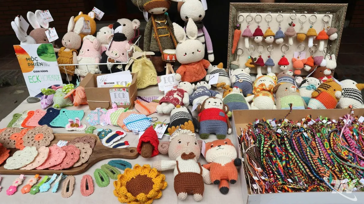 Mahasiswa Ubah Hobi Kerajinan Tangan Jadi Peluang Bisnis Online