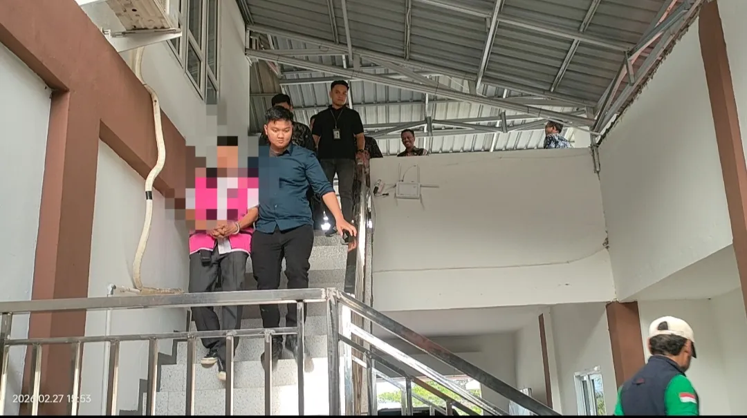 Mantan Kadishub Morut Ditahan Terkait Korupsi Proyek Lampu Jalan Tenaga Surya