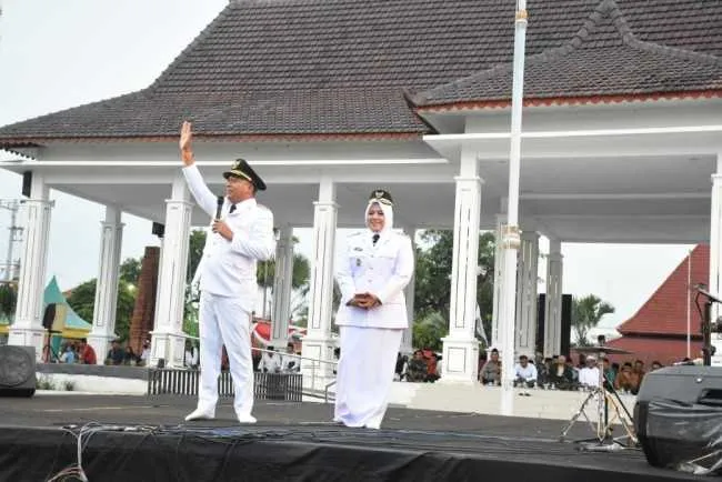Satu Tahun Kepemimpinan Mas Rio dan Mba Ulfi: Pertumbuhan Ekonomi Situbondo Meningkat