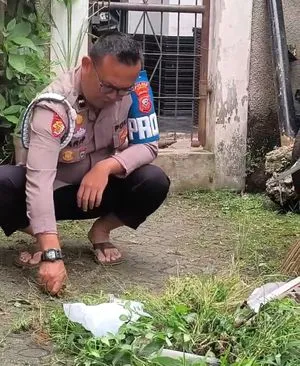 Polsek Cimahi Gelar Aksi Bersih Masjid Sambut Ramadhan