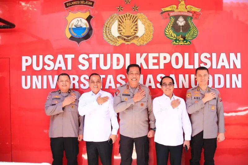 Kapolri Resmikan Pusat Studi Kepolisian di Unhas Makassar