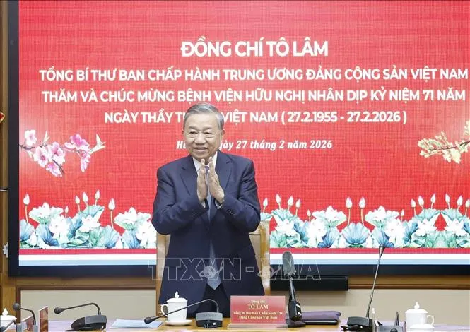 Sekretaris Jenderal Ucapkan Selamat kepada Tenaga Medis dalam Peringatan Hari Dokter Vietnam