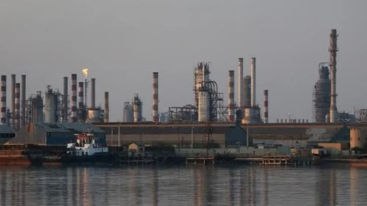 Harga Minyak Dunia Naik Tajam Pasca Serangan AS ke Iran