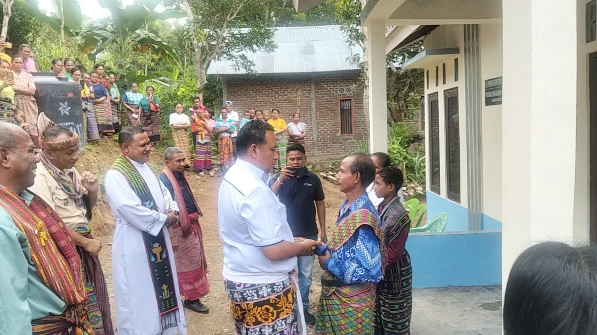 Bupati TTU Serahkan Program Rumah Layak Huni kepada Warga Fafinesu C
