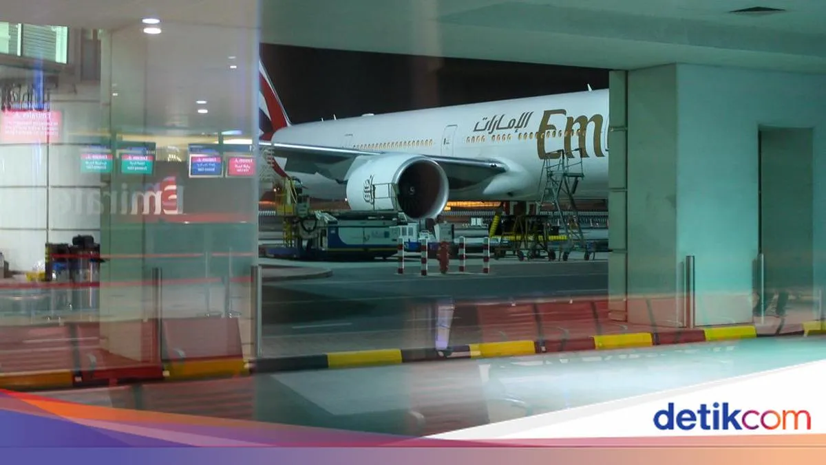 Penumpang Emirates Terjebak Tanpa Makanan di Pesawat