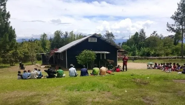 Pemalangan Gereja Horeb Elagaima di Jayawijaya, Kepala Distrik Nduga Temui Warga Hubikosi