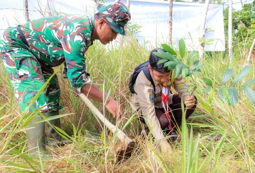 Kodim 0907/Tarakan Galang Aksi Penghijauan Bersama Pelajar dan Warga