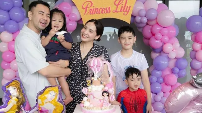 Perayaan Ulang Tahun Kedua Princess Lily yang Sederhana dan Penuh Cinta