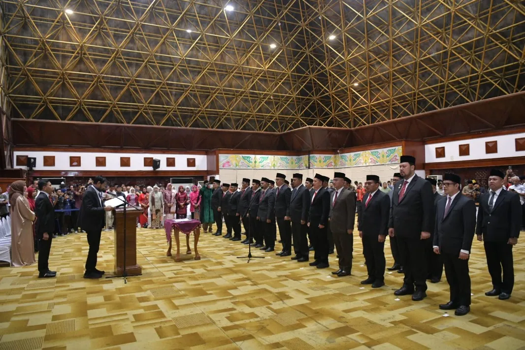 Gubernur Mualem Resmi Lantik Pejabat Eselon II