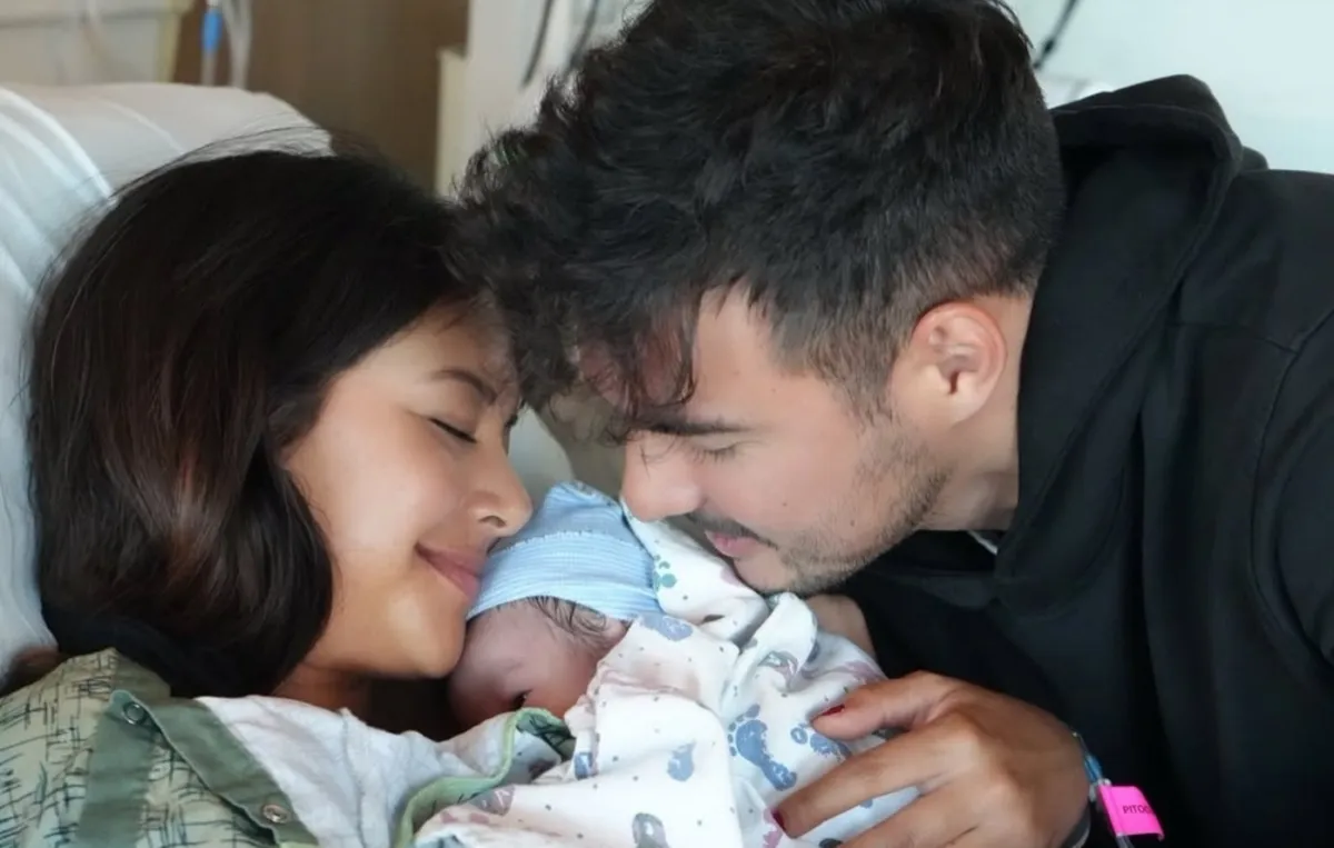 Aurelie Moeremans dan Tyler Bigenho Menyambut Kelahiran Anak Pertama