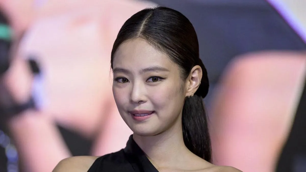 Jennie BLACKPINK Minta Privasi Saat Dikerumuni di Paris
