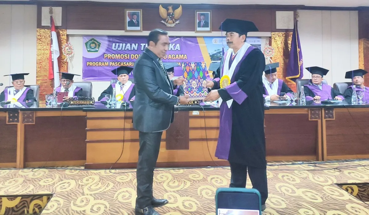 I Gede Pawana Raih Gelar Doktor dengan Penelitian Sinergi Desa Adat dan Dinas