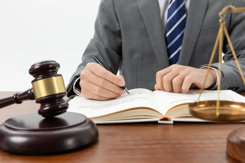 Tantangan dan Etika Profesi Advokat di Era Hukum Modern