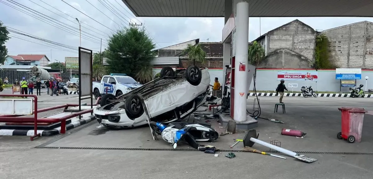Mobil Terbang di SPBU Sragen, Tujuh Korban Dilarikan ke Rumah Sakit