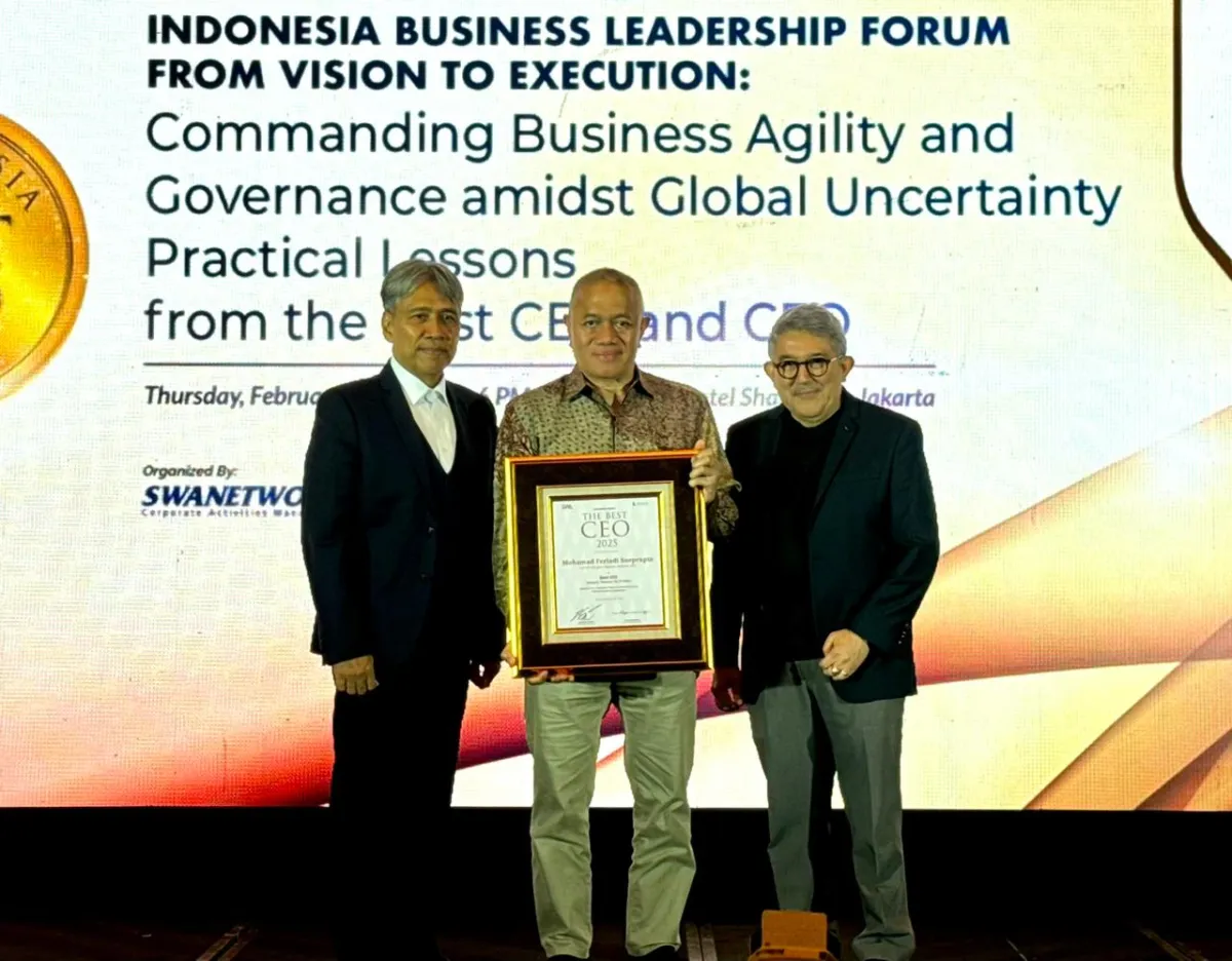 Mohamad Feriadi Soeprapto Terima Penghargaan Indonesia Best CEO 2025