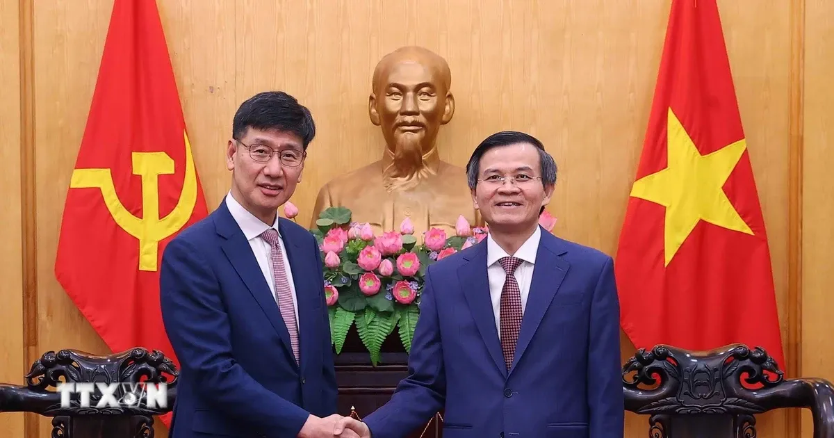 Akademi Politik Nasional Ho Chi Minh dan Samsung Vietnam Perkuat Kerja Sama Pendidikan dan Inovasi