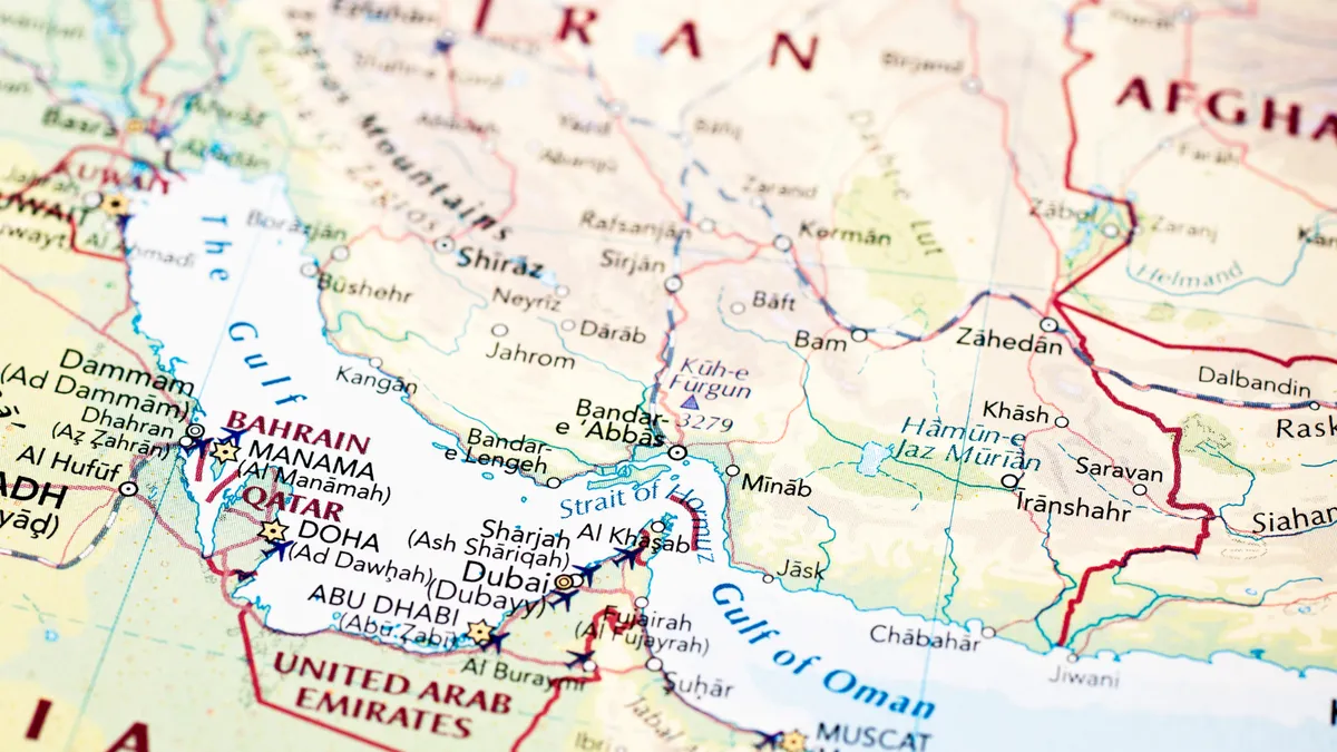 Negara-Negara di Sekitar Selat Hormuz, Jalur Perdagangan Energi Vital Global