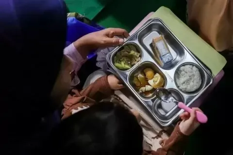81% Orang Tua Prasejahtera Dukung Program Makan Bergizi Gratis