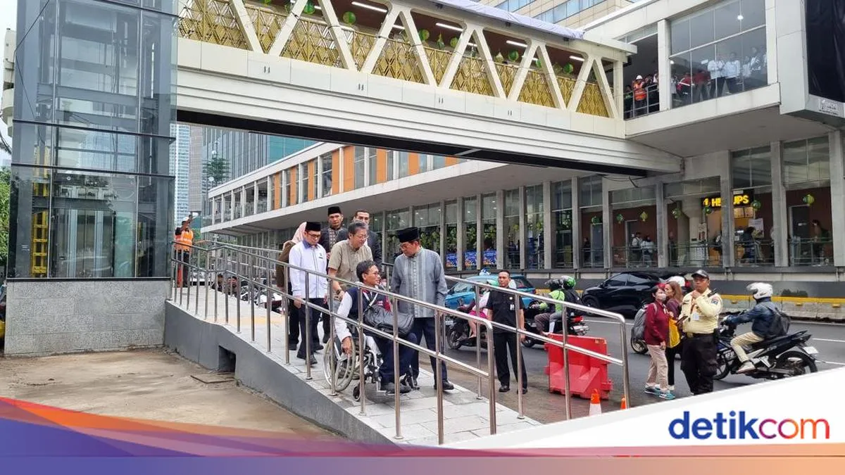 Gubernur Pramono Resmikan JPO Sarinah yang Ramah Disabilitas