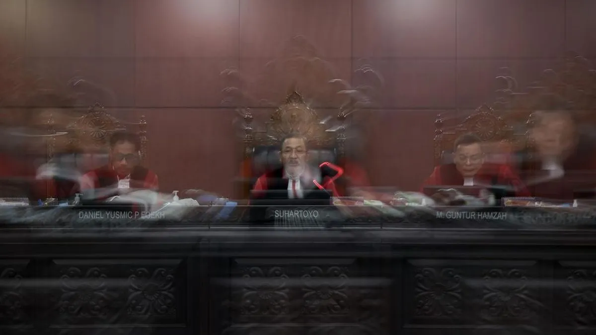 MK Tolak Gugatan Larangan Merokok Saat Berkendara